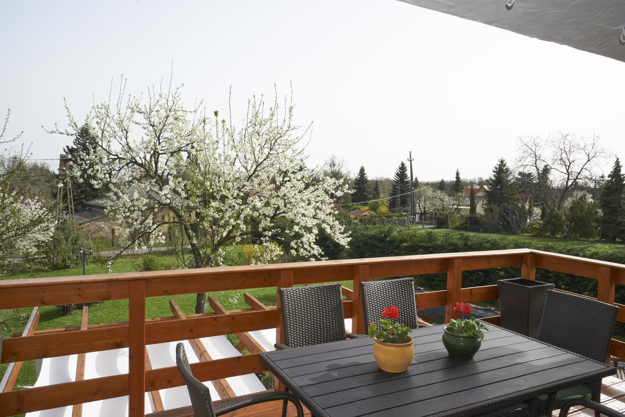 Fueloep Villa Apartmanhaz Balatonszepezd Exterior photo