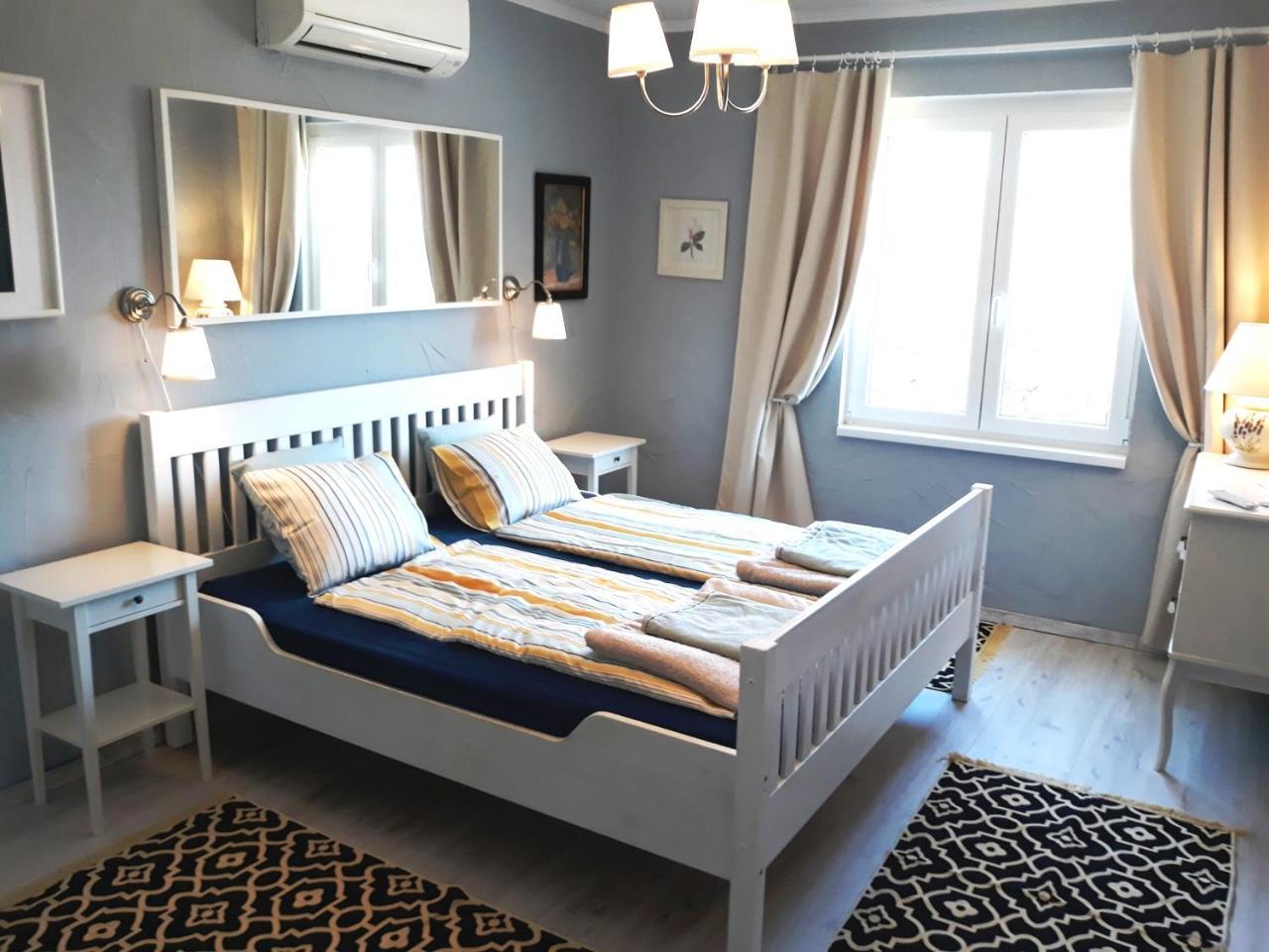Fueloep Villa Apartmanhaz Balatonszepezd Exterior photo